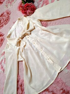 GLACIER* bright * beige *tsurutsuru& satin * dressing up .* lustre * blouse 