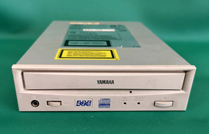 YAMAHA　内蔵CD-RWドライブ　CRW4260t