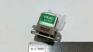 【倉庫整理】【ジャンク】新品 未使用 TEAC 4Tr-4Ch 録音/再生ヘッド 5378901501 V-707 V-909X V-R1 V-R2 CR-7 に?[NOS RECORD/PLAY HEAD]