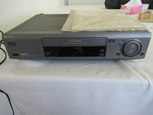 H11009　SONY ソニー 　VHSビデオデッキ 　SLV-FX11　取扱説明書・コード付き　通電確認済み　動作未確認　ジャンク？