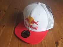 新品 本物 レッドブル RED BULL ベースボール キャップ NEW ERA ニューエラ ホワイト レッド 定価60＄ サーフ F1 バイク スノー_画像1