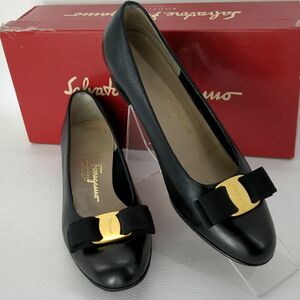 サルヴァトーレフェラガモ　ヴァラ　黒　パンプス　Salvatore Ferragamo ブラック 約22.5cm 5 1/2 箱・布袋付/ ◆3107/SBS通り店