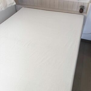 シングルサイズボックスシーツ オフホワイト 100×200cm 寝具 ベッドマットの厚み：10cmから20cm程度対応