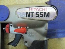 日立工機 HITACHI 55mm 仕上釘打機 NT 55M 常圧 動作品 エアダスタ付 フィニッシュネイラ エアネイラ 釘打機 エア釘打ち機 初期不良保証_画像2