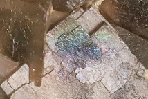 イリデッセンス メタリックレインボー 唯一無二のバローチスターン産ならではの『幾何学模様美』フローライト 132g 天然石 鉱物 標本_画像1