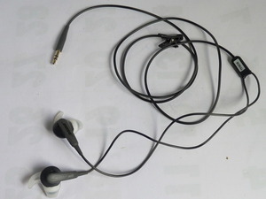 良品◆Bose SoundSport in-ear headphones イヤホン チャコール（黒） 有線イヤホン