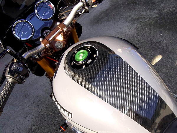 ※送料無料!Z900RS 別注品/CNC削り出しアルミビレットタンクキャップ LIME-GREEN/キーロックタイプ【ZX-10R ZX-14R ZZR1400にも対応】
