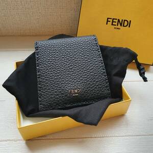 【新品・未使用】FENDI セレリア レザー二つ折り財布 ブラック　7M0193AP3B