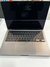 【極美品】MacBook Pro 13インチ 2022 Apple M2 RAM8GB SSD256GB 8コアCPU/10コアGPU スペースグレイ 充電回数4回 A2338 【1円スタート】_画像3