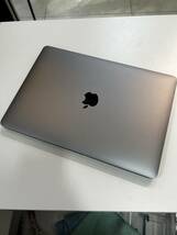 【極美品】MacBook Pro 13インチ 2022 Apple M2 RAM8GB SSD256GB 8コアCPU/10コアGPU スペースグレイ 充電回数4回 A2338 【1円スタート】_画像2