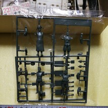 ☆地　1/35 タミヤ　田宮　Ⅲ号　3号戦車　M/N型　戦車兵１名　将校４名　シェルツェン　長短砲身　未組立 　_画像8