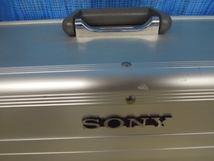 ●④SONY　カメラケース　ハードケース　外寸約21ｃｍ×47.5ｃｍ×26.5ｃｍ　鍵付き　仕切り無し※ジャンク■１２０_画像4