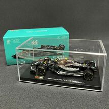 【44】 ブラーゴ F1 1:43 2023年 メルセデス-AMG W14 No.44 ルイス・ハミルトン ドライバー & 専用ケース付_画像1