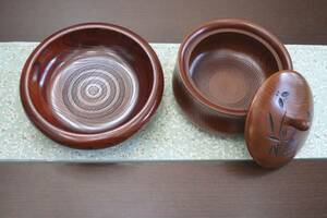木製菓子鉢（径20ｃｍ）と、蓋付の木製菓子鉢（径16ｃｍ）セット　美品です。