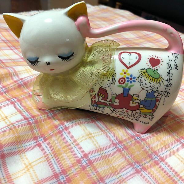 昭和レトロ　レトロ　貯金箱　陶器　猫　ネコ　ねこ　KAZUO イラスト　ファンシー　当時物　置物　インテリア