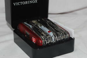 未使用品 VICTORINOX SWISS CHAMP 1.6795. XAVT マルチツール クリアレッド スイスチャンプ ビクトリノックス