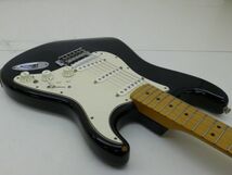 K043-S3-12723 FENDER フェンダー Powered By Roland エレキギター MX12100010 ソフトケース付き アンプ音出し確認済 現状品①_画像4