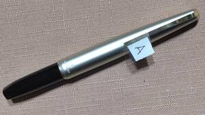 A デッドストック 昭和レトロ プラチナ万年筆 ポケット ペン先 14K　黒ボディにシャンパンゴールドキャップ