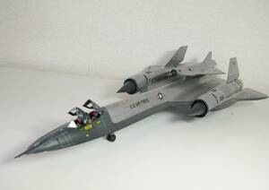 アメリカ空軍　SR-71ブラックバード(無人偵察機搭載) 1/72　塗装済み完成品