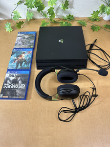 1440-02★◇通電確認済◇PS4 PRO CUH-7000B 1TB ブラック　ヘッドセットRAZER ソフト3本付き　コールオブデューティ　モンハン★