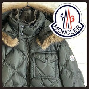 MONCLER モンクレール ダウンジャケット コヨーテファー付き 刺繍ロゴ入り