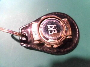 ◆平成14年にトヨタ bBを購入した際のノベルティ 回転式時計＆方位計 キーホルダータイプとレコードLPサイズのカタログ 非売品◆