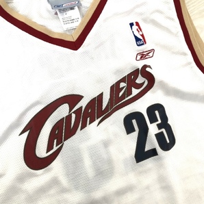 LeBron James ユニフォーム jersey 白 CAVS 背番号 23 REEBOK 製 レブロン ジェームズ NBA キャバリアーズ 好きに も バスケット ボールの画像2