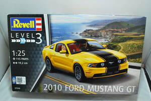 □　希少！未組立　Revell （ドイツ レベル）　1/25　フォード　マスタング GT　2010　エンジン付　海外製　□