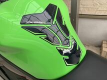 カワサキ　ZX25R タンクパット_画像3