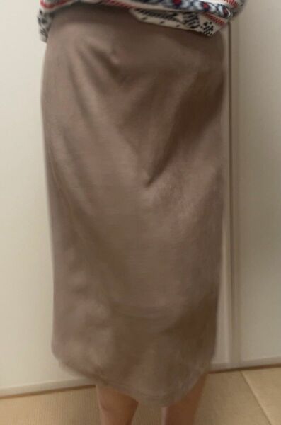 スウェードタッチのフレアスカート、ピンクベージュ　Mサイズ