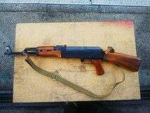 AK47 スタンダード電動 リアルウッド メタルレシーバー スリング付き_画像2