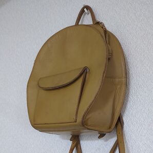 レディース本革リュック 【ボロボロですが、捨てる事が出来ません ^^; 】