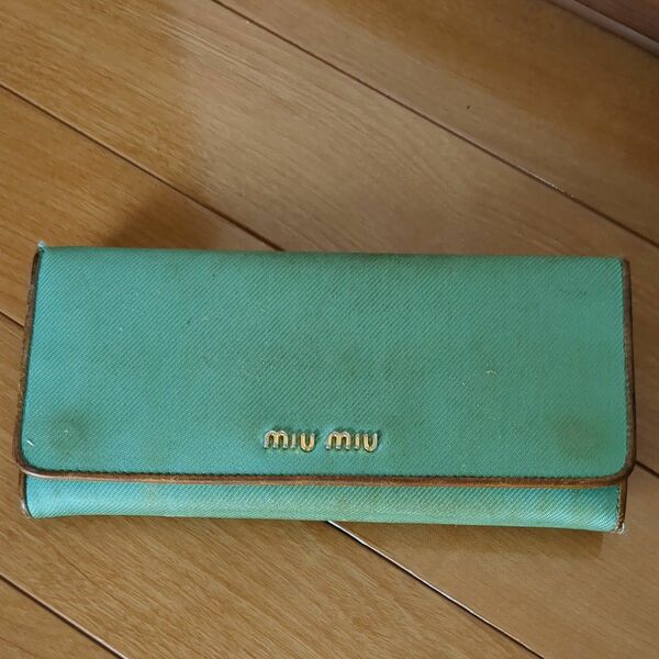 miumiu 財布