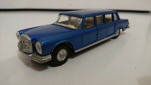 DINKY TOYS MERCEDES BENZ 500 Dinky toys Mercedes Benz Limousine 