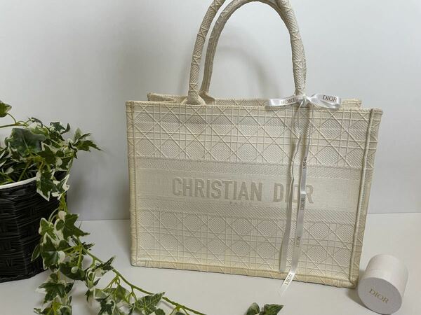 【美品 】ディオール ブックトート 白 ホワイト トートバッグ　Dior BOOK TOTE ミディアム　DIOR クリスチャンディオール　Christian Dior