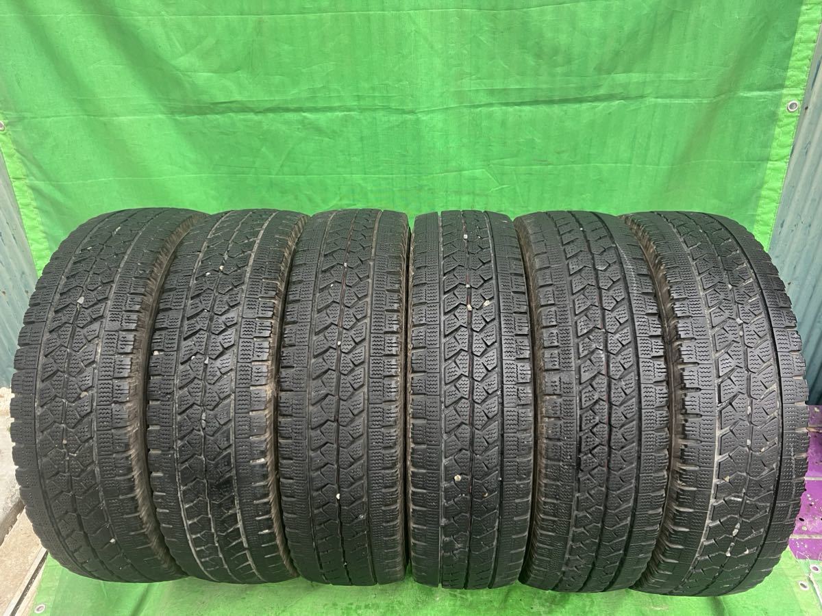 ブリヂストン BLIZZAK W979 215/70R17.5 118/116L オークション比較