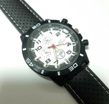 新品　未使用　メンズ　腕時計　ミリタリー　モータースポーツをイメージした精悍なデザイン　時計　アーミーウォッチ　本体直径：4.4cm_画像1