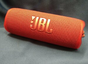 ＄【 JBL FLIP6 Bluetoothスピーカー 2ウェイ・スピーカー構成 レッド USB C充電 IP67防塵防水 パッシブラジエーター搭載】KH10425