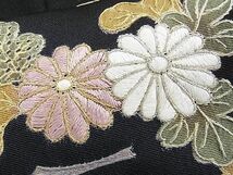 平和屋野田店■豪華黒留袖　スワトウ刺繍　誰が袖吹き寄せ文　金銀糸　本金箔　逸品　n-yc4126_画像8