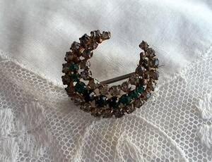  Britain antique Victoria n two color. paste old glass . used three day month kre cent brooch 