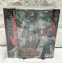 未使用☆ 未開封☆ バンダイ S.H.Figuarts フィギュアーツ TIGER & BUNNY タイガー＆バニー（LUNATIC ルナティック）コレクター ⑤_画像1