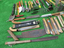 M21園芸道具★刈込鋏、鎌、鍬、熊手、鋸、ショベルなどまとめて_画像9