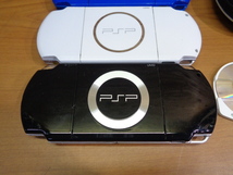 ★格安売切★ソニー PSP 3台セット ソフト ケース付 PSP3000 2台 PSP2000 1台 ピアノブラック パールホワイト ホワイト/ブルー SONY 本体_画像10