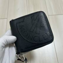 【最安値】MONCLER モンクレール ショルダーストラップ付き レザー 二つ折り財布 ミニ財布　黒_画像2