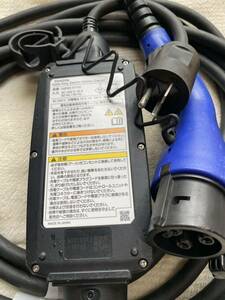 EV充電ケーブル トヨタ純正 200v コンセント