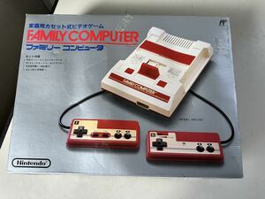 Nintendo 任天堂 ファミリーコンピュータ HVC-001 1台　動作未確認 11/15