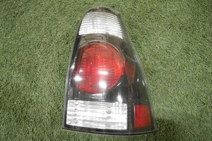 中古 純正 トヨタ ハイラックス サーフ 210 215 系 後期 リア テール ランプ テール ライト 右 RZN210W RZN215W TRN210W 35-105 (T5030D)