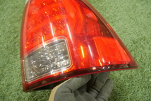 中古 純正 トヨタ ハイラックス サーフ 210 215 系 後期 リア テール ランプ テールランプ 右 RZN210W RZN215W TRN210W 35-105 (T3944)_画像5