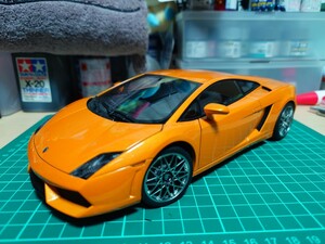 オートアート 1/18 ランボルギーニ ガヤルド LP560-4 BOREALIS/METALLIC ORANGE WITH OPTIONAL CORDELIA WHEELS