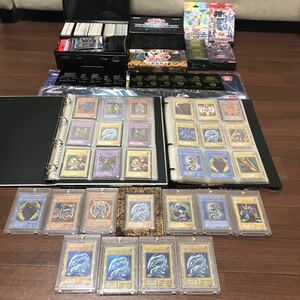 遊戯王　引退品　ブルーアイズ　レッドアイズ　トライホーンドラゴン　初期　など　レリーフ大量90枚以上　未開封　サプライ等　まとめ売り